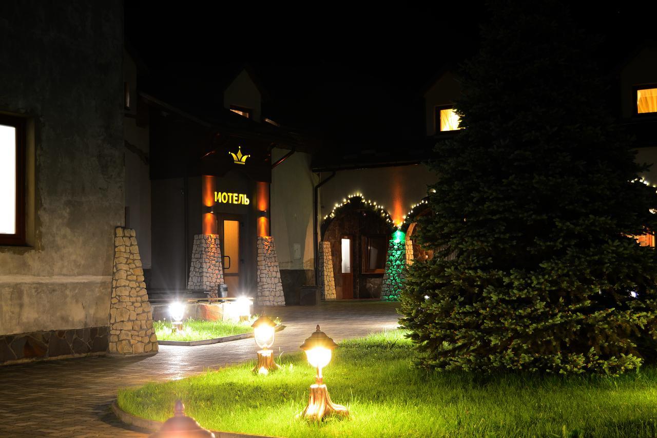 Hotel Korona Mostyska Exterior photo